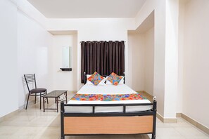 Egyptian cotton sheets, premium bedding, in-room safe, desk - Fabhotel Royal Rest Rooms (Pune)