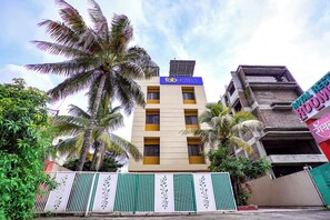Front of property - Fabhotel Royal Rest Rooms (Pune)