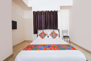 Egyptian cotton sheets, premium bedding, in-room safe, desk - Fabhotel Royal Rest Rooms (Pune)