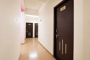Lobby - Fabhotel Royal Rest Rooms (Pune)
