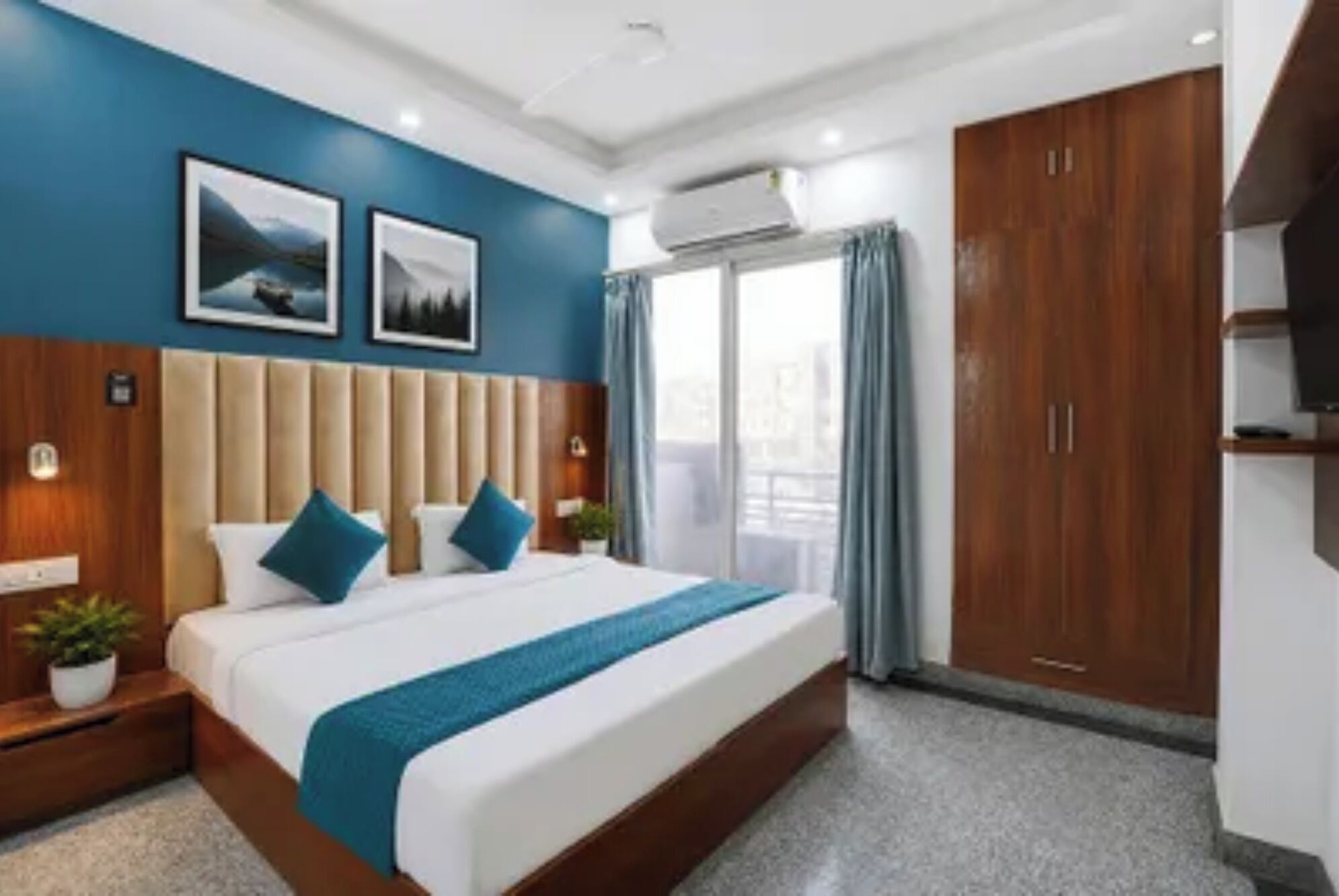 Deluxe Room | Egyptian cotton sheets, premium bedding, in-room safe, desk