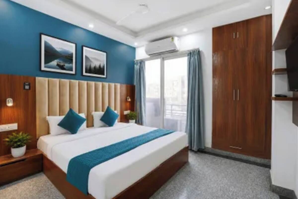 Deluxe Room | Egyptian cotton sheets, premium bedding, in-room safe, desk