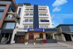 Front of property - Fabhotel Urban Nest (Gurugram)
