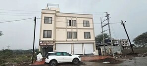 Front of property - Fabhotel Grand Shivaay (Indore)