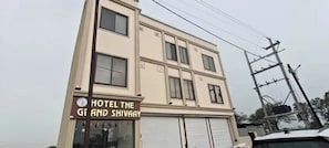 Front of property - Fabhotel Grand Shivaay (Indore)