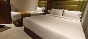 Egyptian cotton sheets, premium bedding, in-room safe, desk - Fabhotel Ruby Grand (Mumbai)