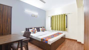 Deluxe Room | Egyptian cotton sheets, premium bedding, in-room safe, desk