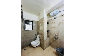 Dusche, Regendusche, kostenlose Toilettenartikel, Handtücher