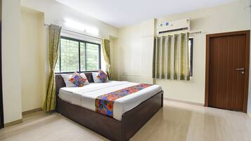 Egyptian cotton sheets, premium bedding, in-room safe, desk