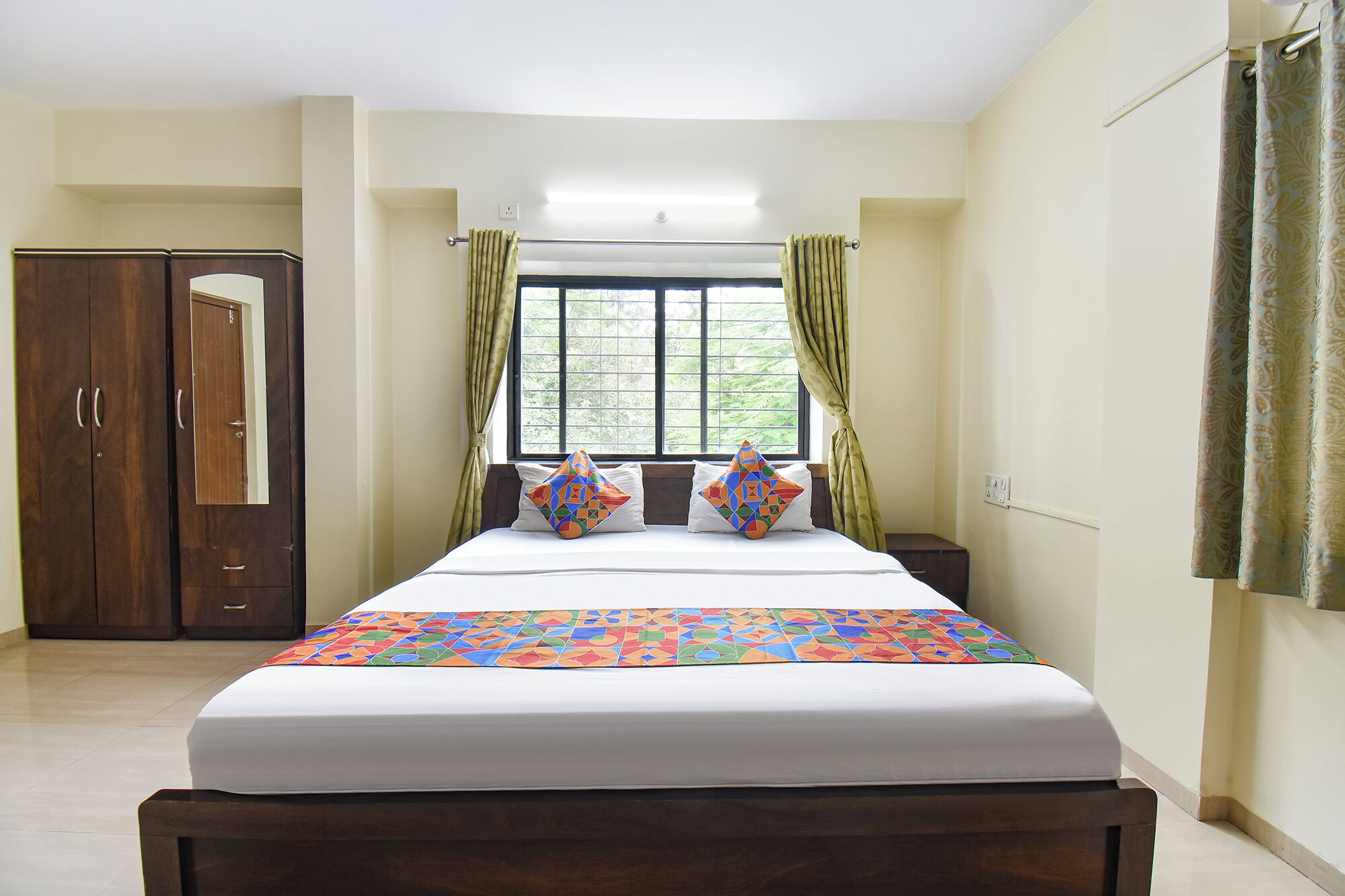 Egyptian cotton sheets, premium bedding, in-room safe, desk