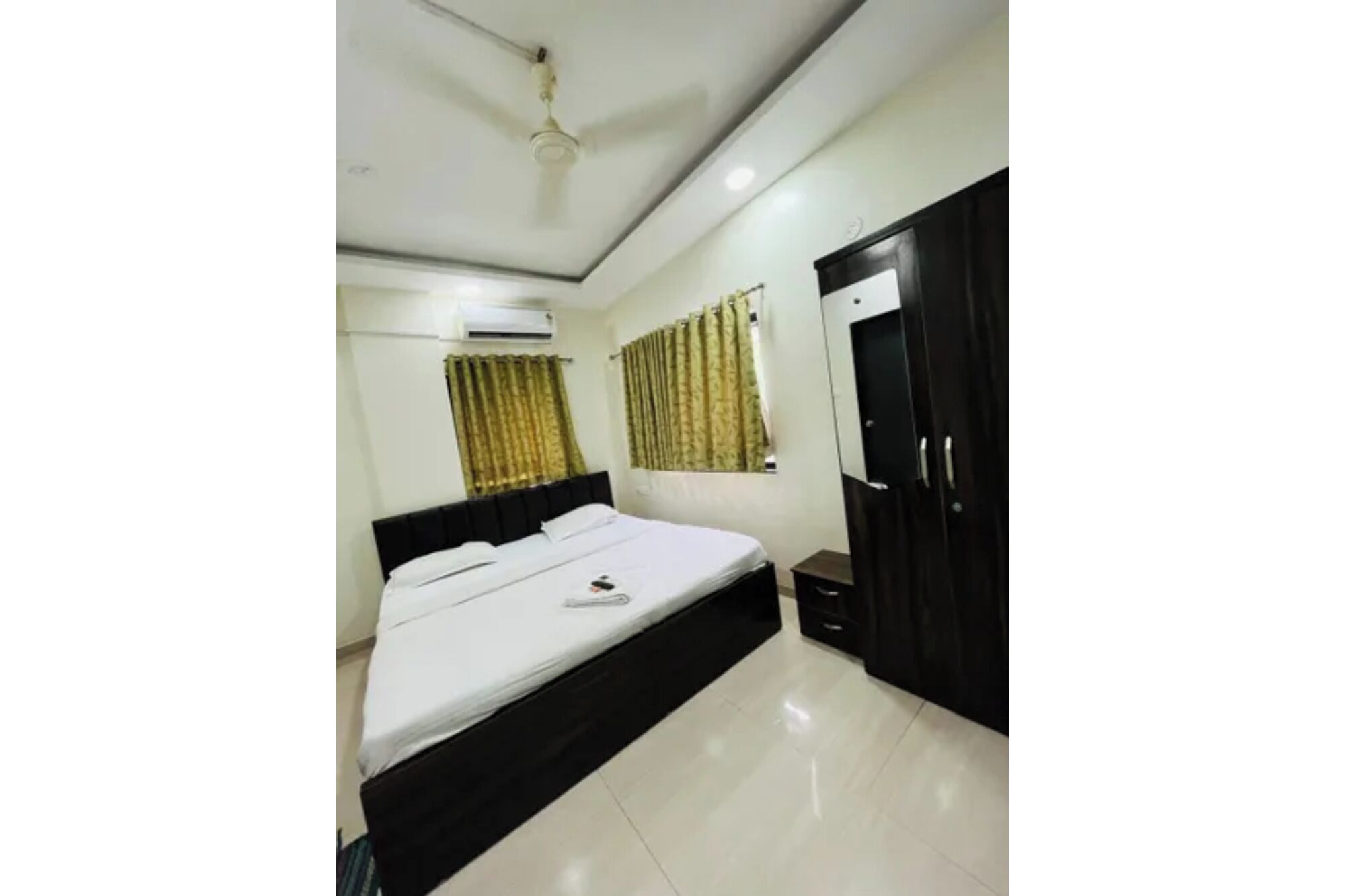 Deluxe Room | Egyptian cotton sheets, premium bedding, in-room safe, desk
