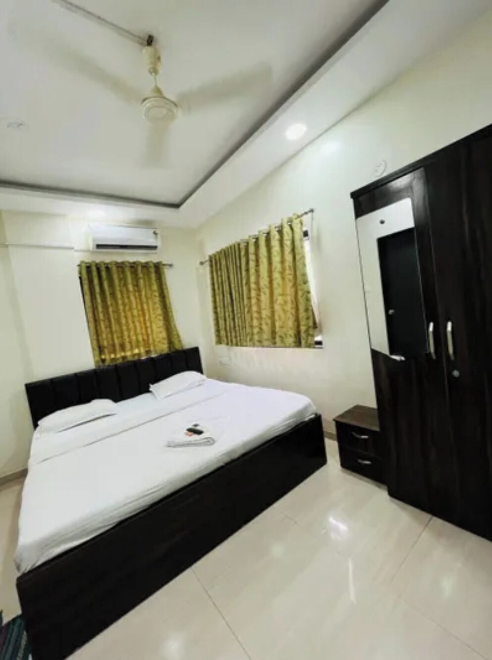Deluxe Room | Egyptian cotton sheets, premium bedding, in-room safe, desk