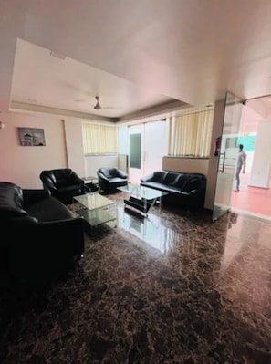 Lobby sitting area - Fabhotel Mv Galaxy (Pune)