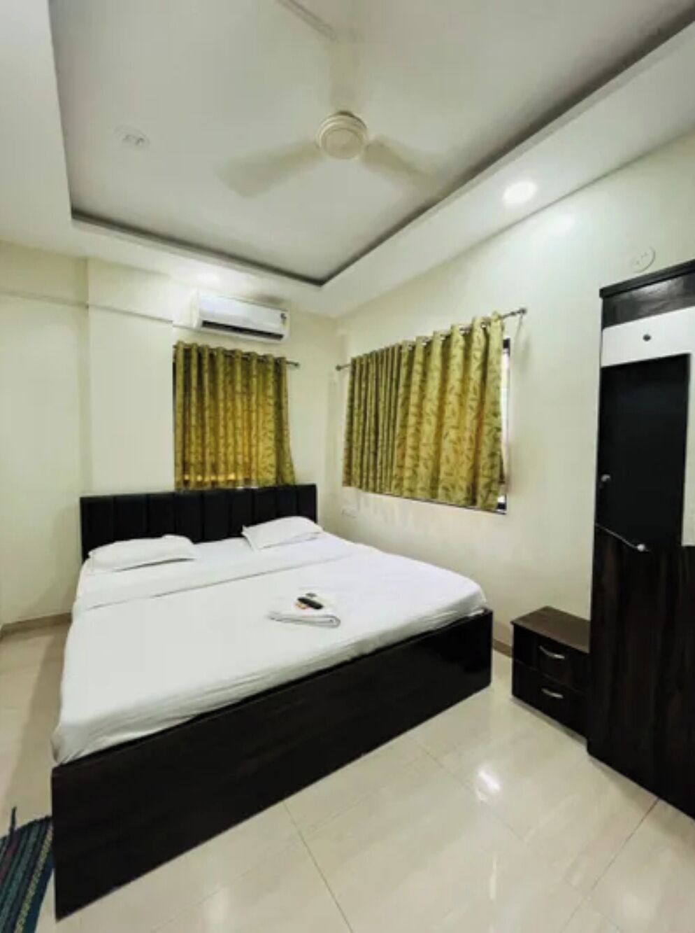 Deluxe Room | Egyptian cotton sheets, premium bedding, in-room safe, desk