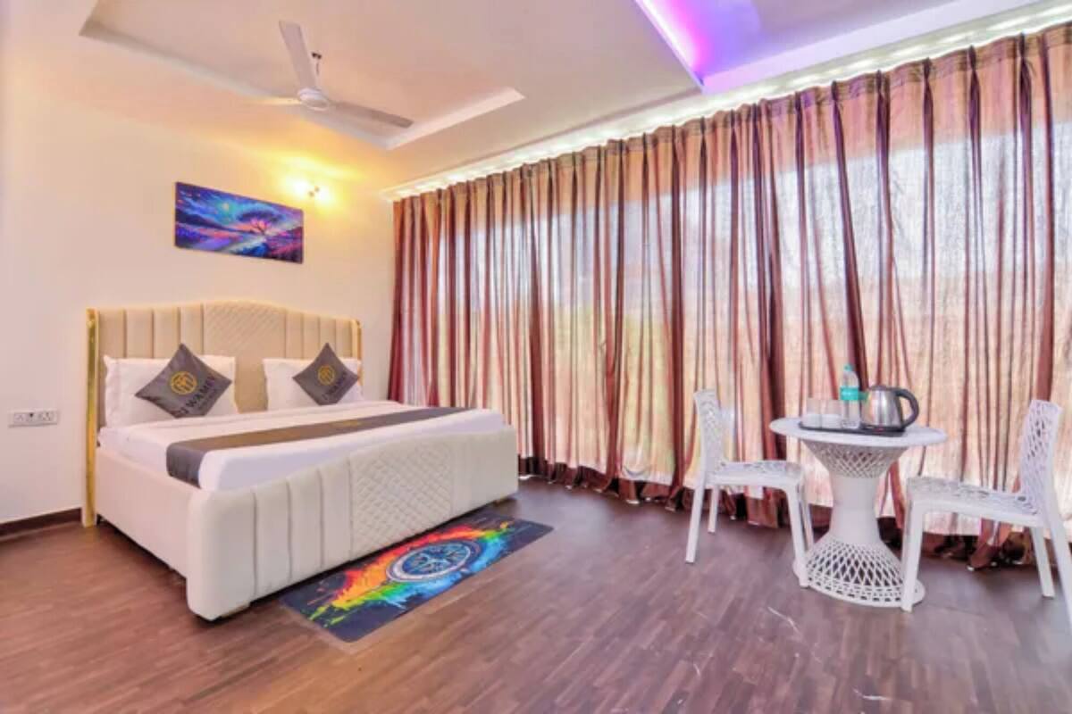 Premium Room | Egyptian cotton sheets, premium bedding, in-room safe, desk