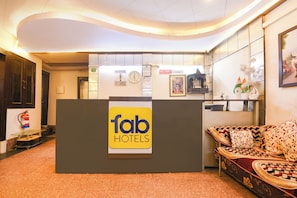 Reception - Fabhotel New Empire (New Delhi)