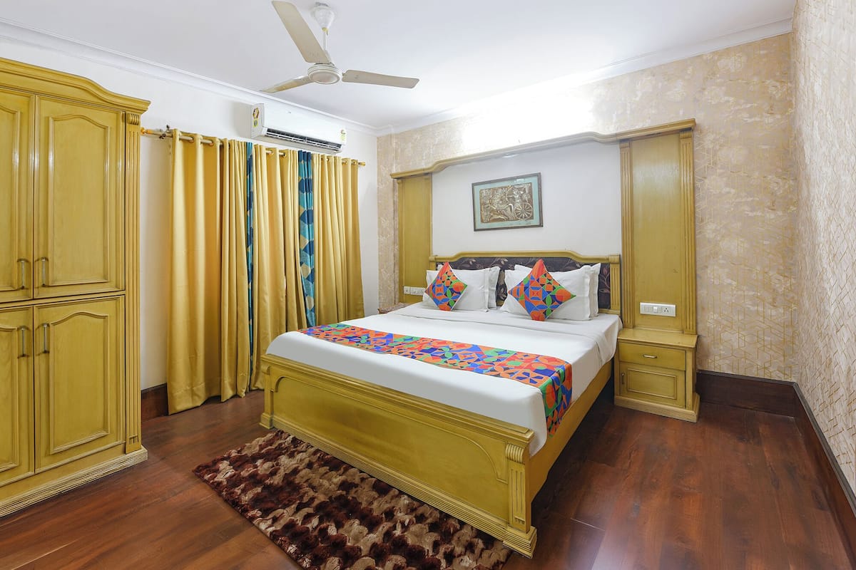 Premium Room | Egyptian cotton sheets, premium bedding, in-room safe, desk