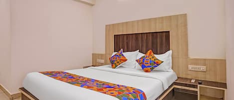 Egyptian cotton sheets, premium bedding, in-room safe, desk