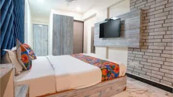 Egyptian cotton sheets, premium bedding, in-room safe, desk