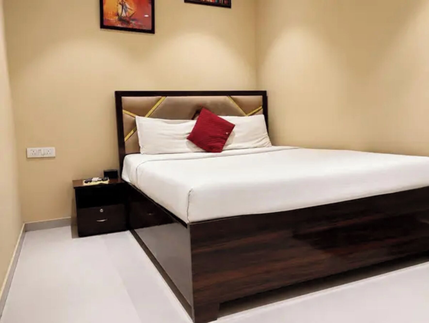 Habitación Deluxe | Sábanas de algodón egipcio, ropa de cama de alta calidad, caja fuerte
