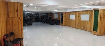 Fabhotel Grand Suites