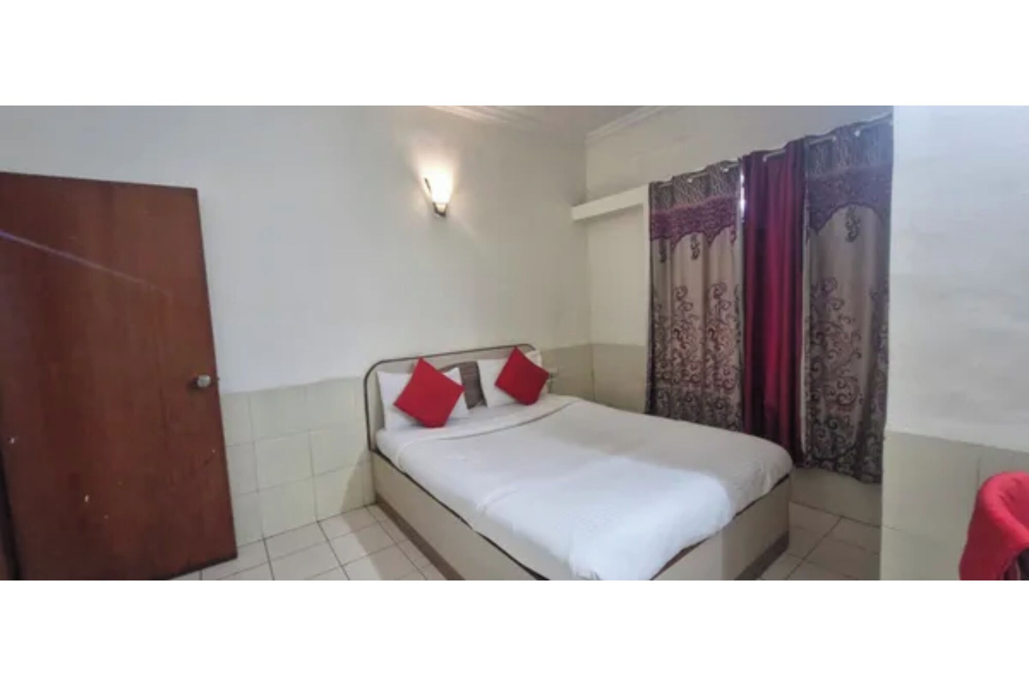 Deluxe Room | Egyptian cotton sheets, premium bedding, in-room safe, desk