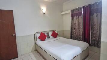 Habitación Deluxe | Sábanas de algodón egipcio, ropa de cama de alta calidad, caja fuerte