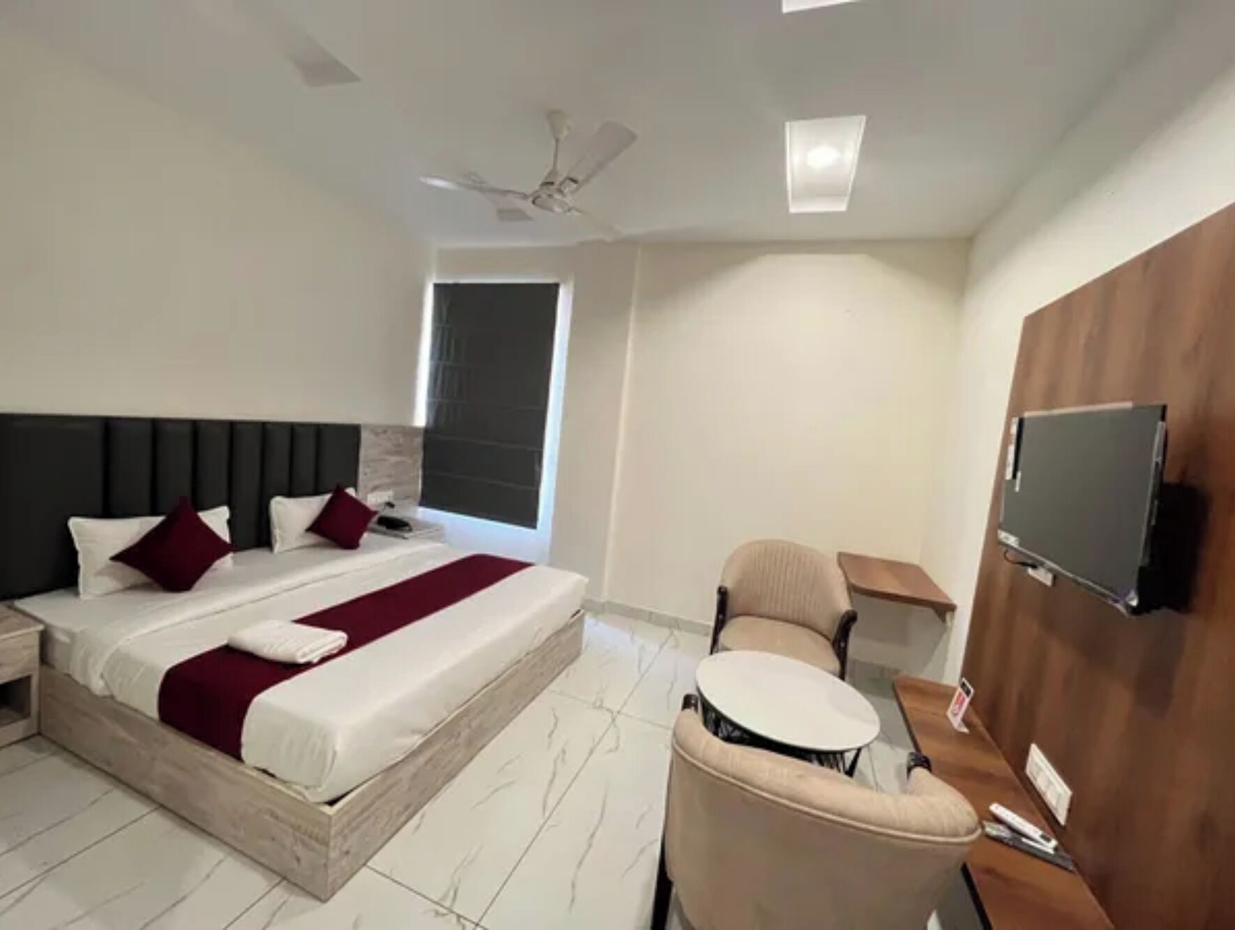 Egyptian cotton sheets, premium bedding, in-room safe, desk