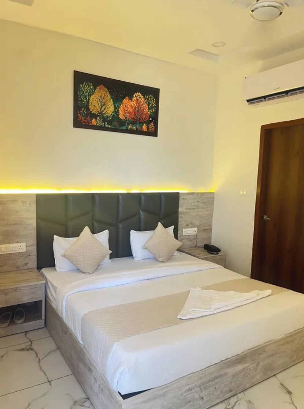 Deluxe Room | Egyptian cotton sheets, premium bedding, in-room safe, desk