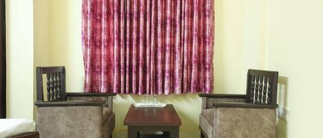 Egyptian cotton sheets, premium bedding, in-room safe, desk