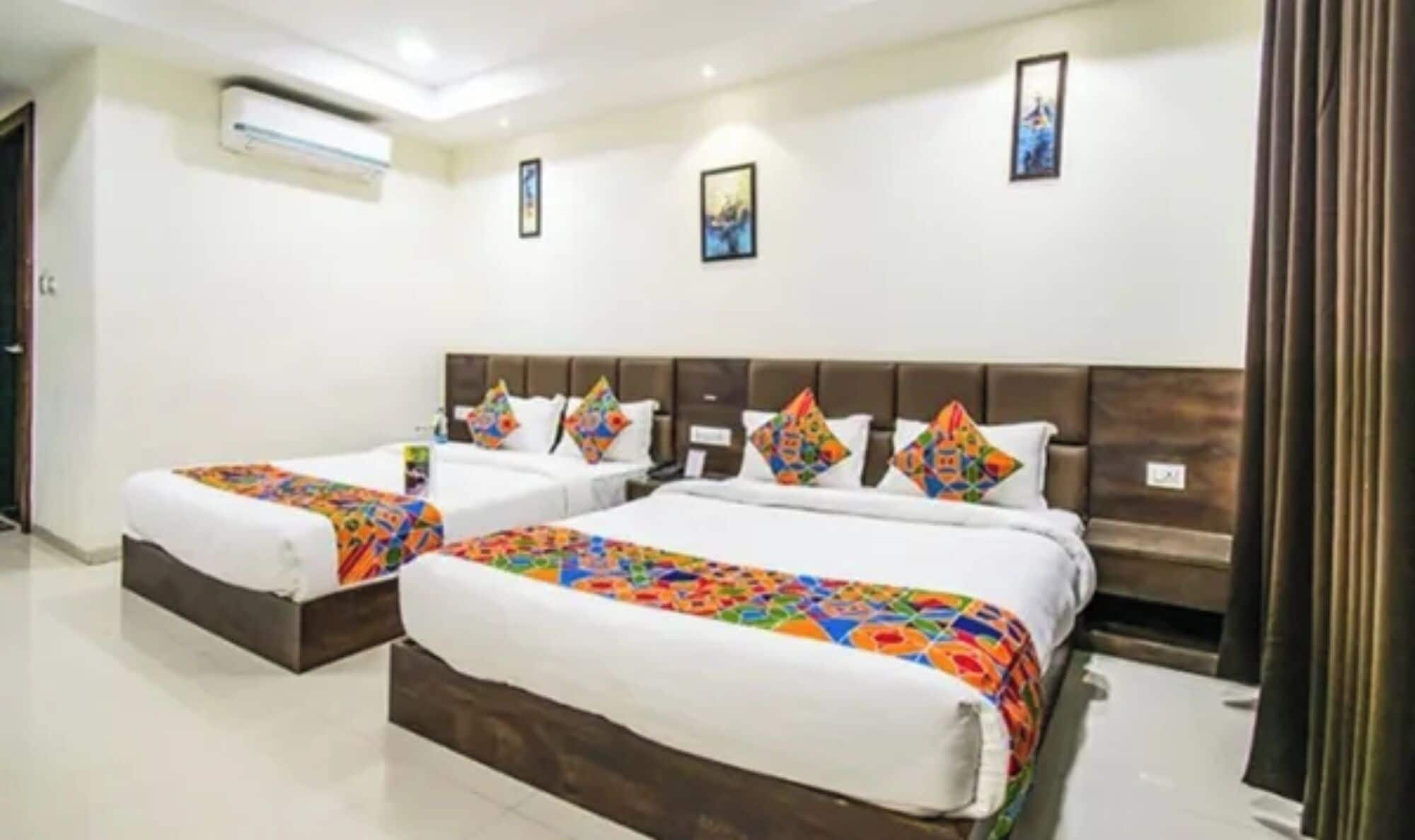 Suite | Egyptian cotton sheets, premium bedding, in-room safe, desk