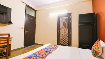 Egyptian cotton sheets, premium bedding, in-room safe, desk