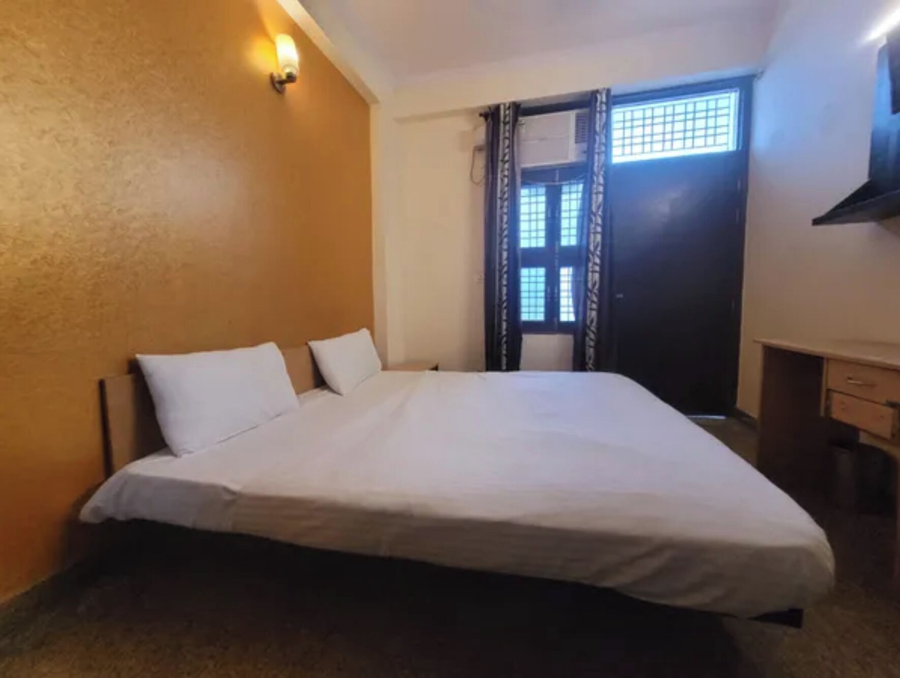 Deluxe Room | Egyptian cotton sheets, premium bedding, in-room safe, desk
