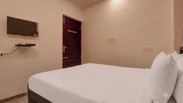 Egyptian cotton sheets, premium bedding, in-room safe, desk