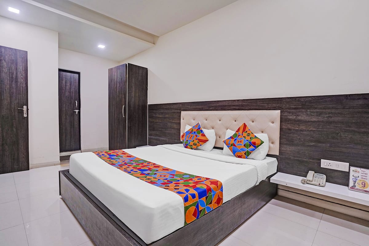 Deluxe Room | Egyptian cotton sheets, premium bedding, in-room safe, desk