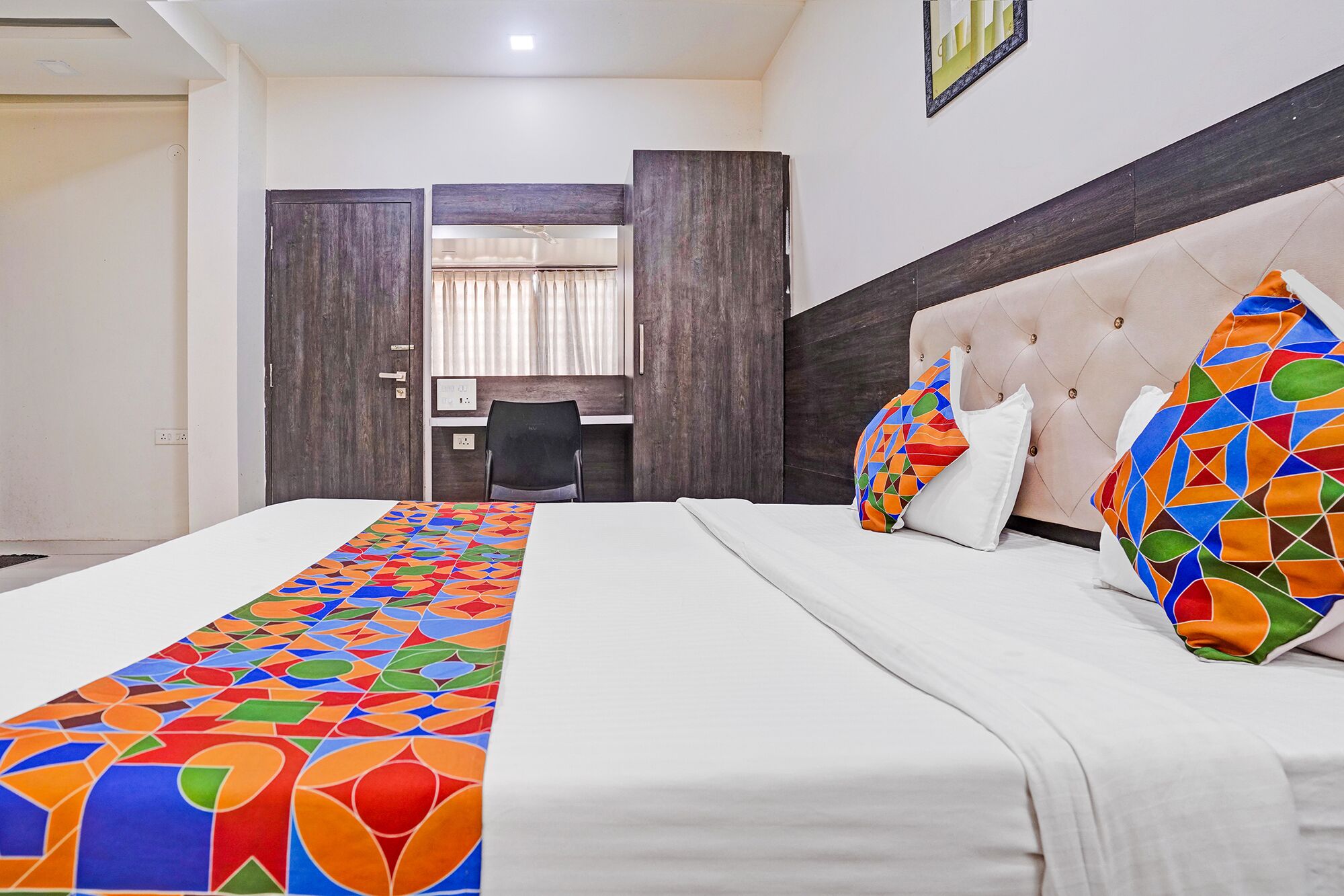 Egyptian cotton sheets, premium bedding, in-room safe, desk