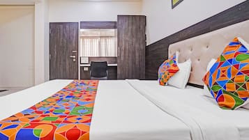 Egyptian cotton sheets, premium bedding, in-room safe, desk
