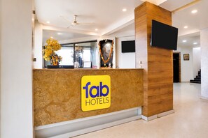Reception - Fabhotel Food Hub (Niphad)