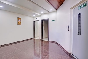 Lobby - Fabhotel Food Hub (Niphad)