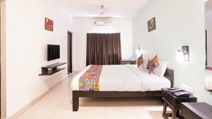 Premium Room | Egyptian cotton sheets, premium bedding, in-room safe, desk - FabHotel Pontas Luxury Stay (Calangute)