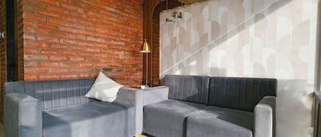 Televisión LCD de 28 pulgadas con canales por cable