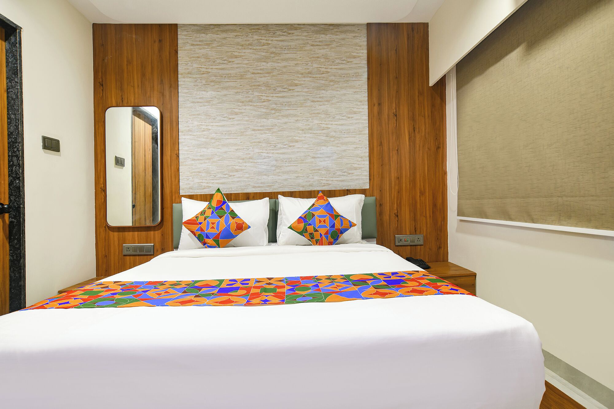 Egyptian cotton sheets, premium bedding, in-room safe, desk