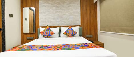 Egyptian cotton sheets, premium bedding, in-room safe, desk