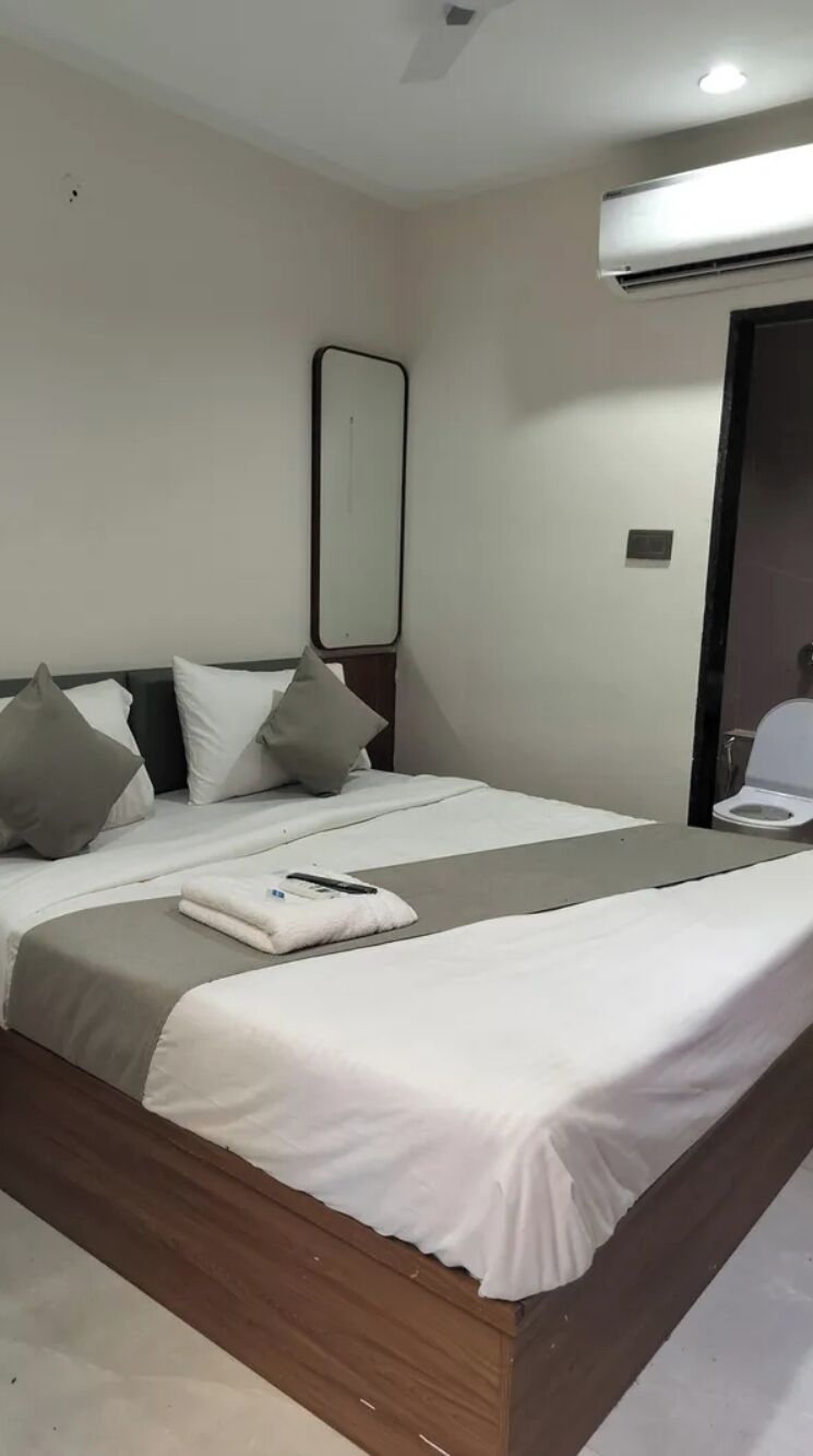 Deluxe Room | Egyptian cotton sheets, premium bedding, in-room safe, desk