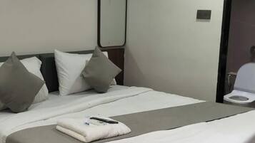 Deluxe Room | Egyptian cotton sheets, premium bedding, in-room safe, desk