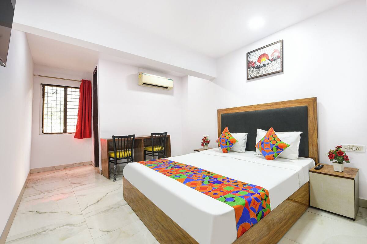 Deluxe Room | Egyptian cotton sheets, premium bedding, in-room safe, desk