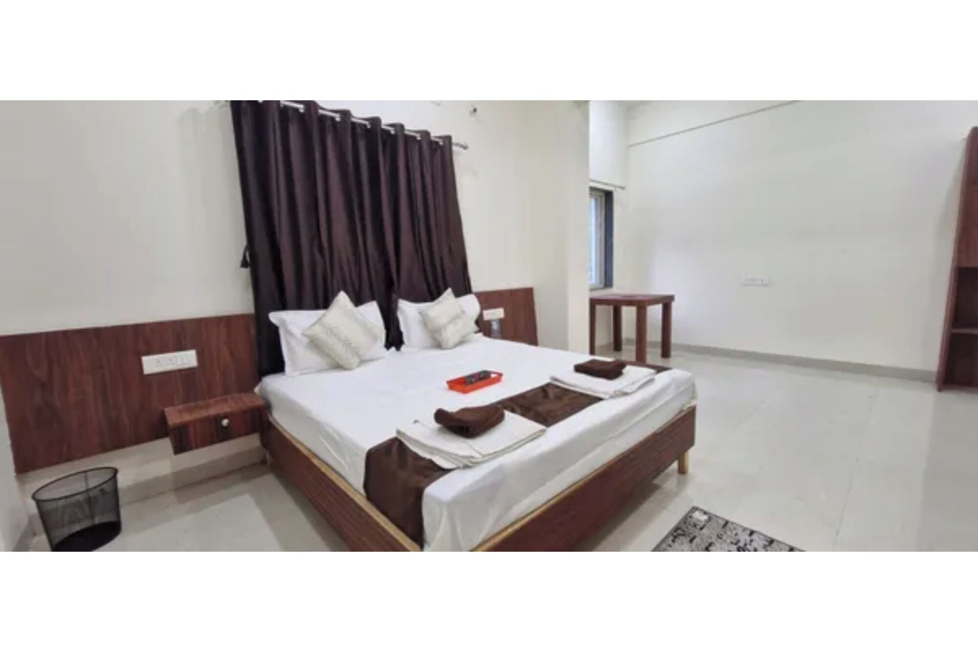 Deluxe Room | Egyptian cotton sheets, premium bedding, in-room safe, desk
