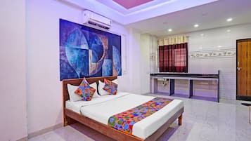 Egyptian cotton sheets, premium bedding, in-room safe, desk