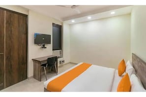 Deluxe Room | Egyptian cotton sheets, premium bedding, in-room safe, desk - Fabhotel Comfort Residency (Gurugram)