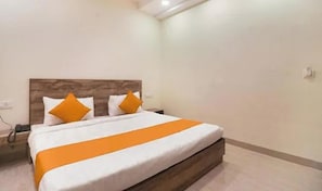 Egyptian cotton sheets, premium bedding, in-room safe, desk - Fabhotel Comfort Residency (Gurugram)